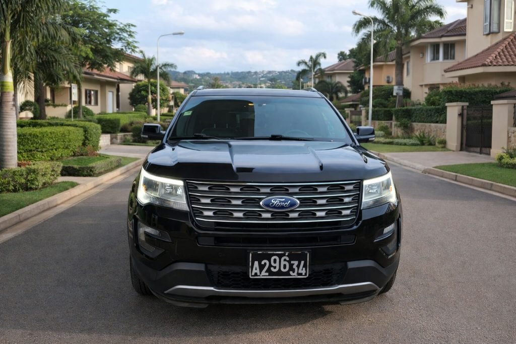 ford-explorer-suv-rental-in-yaounde-ld-automobile