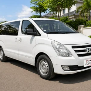 Hyundai H1 Grand Starex Rental Yaoundé white front three-quarter — minivan rental Yaoundé L & D Automobile